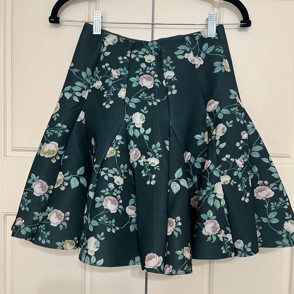 LAUREN CONRAD Green Floral Skater Mini Skirt - Picture 2 of 7